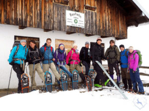 lisa-lotter-munichmountaingirls-flottelieselotte-rauhalmhuette-schneeschuhwanderung-gruppe