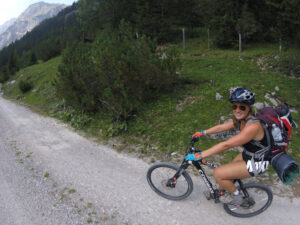munichmountaingirls-evemuc-eva-schuler-wandern-Birkkarspitze-Bike-Hike