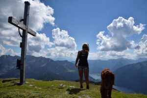 munichmountaingirls-evemuc-eva-schuler-wandern-sommer-unnuetz-gipfel