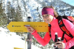 bergtouren wildandfit-skitour-heimgarten-schild-aufstieg-munichmountaingirls