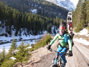 johanna-swatosch-munichmountaingirls-Birkkarspitze-ski-bike-winter-karwendel