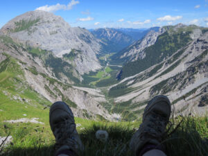 munichmountaingirls-bergblog-muenchen-julia-eisenhardt-wandern-karwendel-blick-aussicht-wanderung