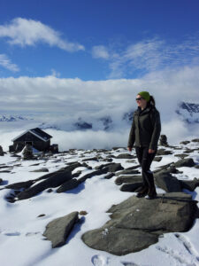 made-ziius-munichmountaingirls-wandern-norwegen-berg-Fannaraki