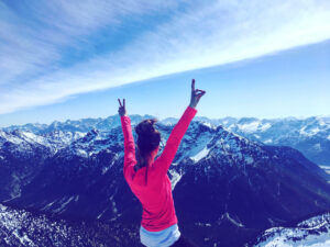 munichmountaingirls-muenchen-berge-frauen-andrea-ernst-wandern-schnee-hochplatte