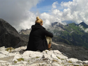 anna-grillmaier-munichmountaingirls-sommer-berge-wandern-aussicht-heilbronner-weg