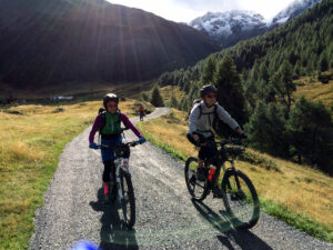 munichmountaingirls-lieberdraussen-bergblog-frauen-berge-melanie-barbara-biken-transalp