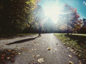 munichmountaingirls-dana-fischer-muenchen-Nordteil_Englischer_Garten_Longboarden