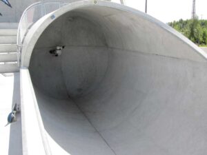 munichmountaingirls-bergblog-frauen-nina-schwind-Hirschgarten-Bowl-Muenchen-Frontside-Carve-Cradle