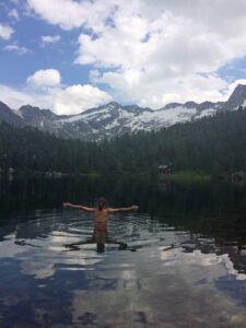 bad-gastein-bergsee-baden-laura-grabert-munichmountaingirls