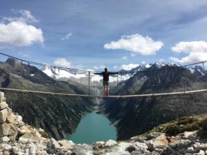 olperer-huette-haengebruecke-laura-grabert-munichmountaingirls